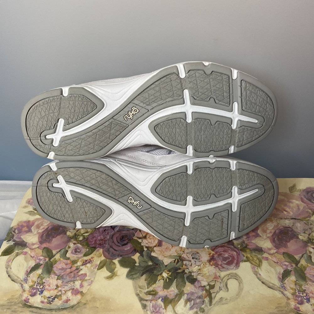 EUC Ryka walking shoes, white canvas, size 7.5 - Picture 5 of 7
